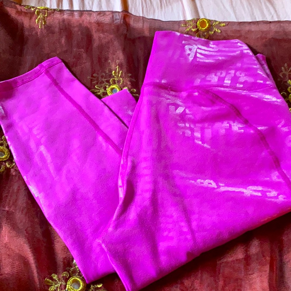 Fabletics Pink Powerhold Capris small - Picture 3 of 5